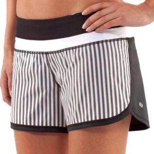 Lululemon Black White Groovy Run In Classic Stripe